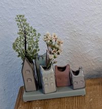 5 Minivasen in Häuserform